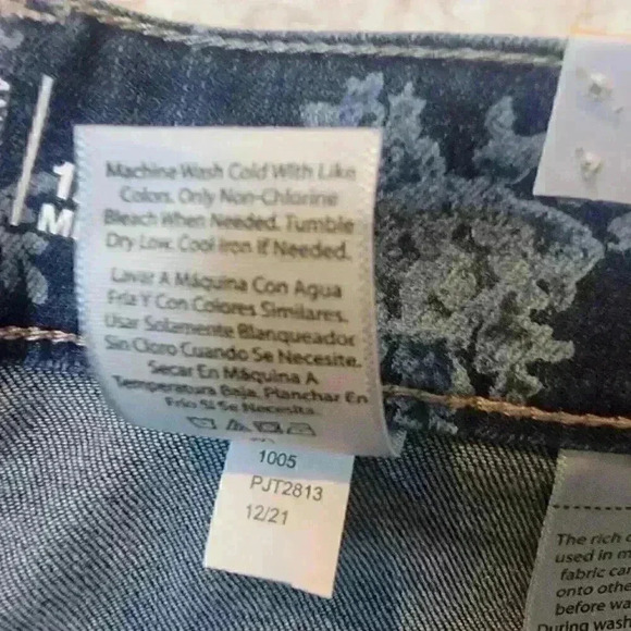 Time And Tru Shorts Womens 12 Denim Floral New Stretch 4" Inseam Mid Rise - Picture 5 of 13